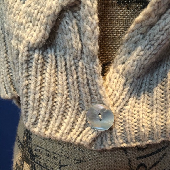 Beautiful Thick Crop Sweater Shrug cardigan - Picture 8 of 8